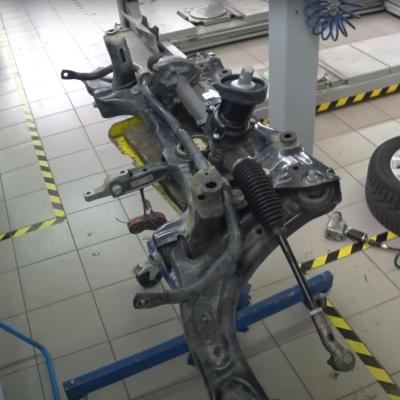 демонтированная рулевая рейка Шкода Кодиак