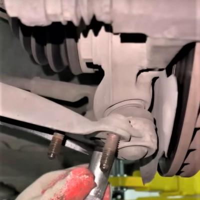 демонтаж переднего рычага Шкода Кодиак