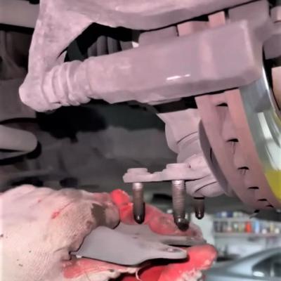 демонтаж переднго рычага Шкода Кодиак