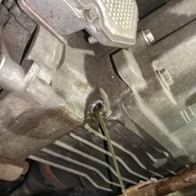 Замена масла в редукторе Шкода Октавия