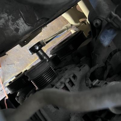 Замена ремня генератора Шкода Карок