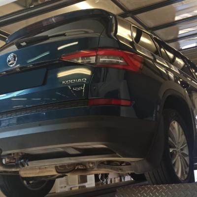 Шкода Кодиак в процессе замены сальника привода