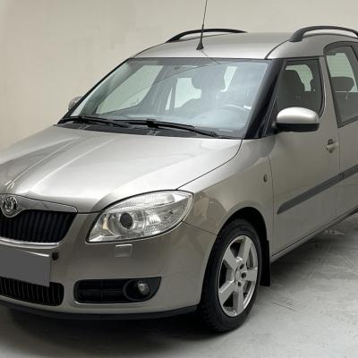 Шкода Румстер в автотехцентре после кузовного ремонта