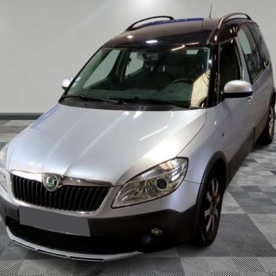 Шкода Румстер в автотехцентре готовится к замене датчика коленвала