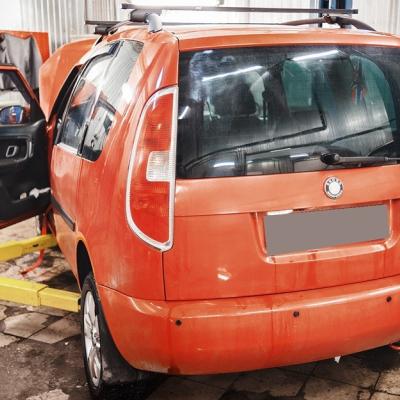 Шкода Румстер в автотехцентре на замене ШРУСов