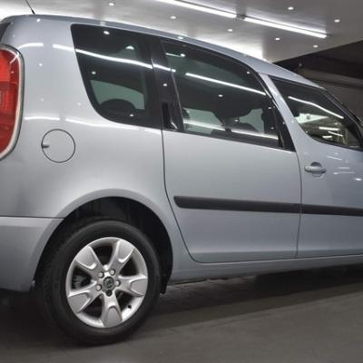 Шкода Румстер в автотехцентре после замены сальника привода