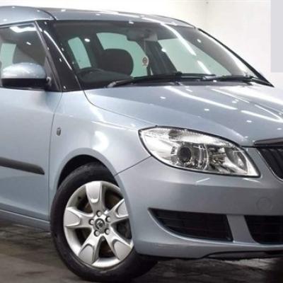 Шкода Румстер в автотехцентре после замены стоек стабилизатора