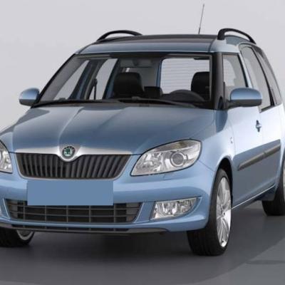 Шкода Румстер в автотехцентре после замены стеклоподъемника