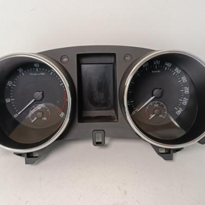 Панель приборов снята для ремонта