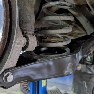 Замена рычага Шкода Йети на задней подвеске