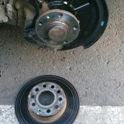 тормозной диск и молоток