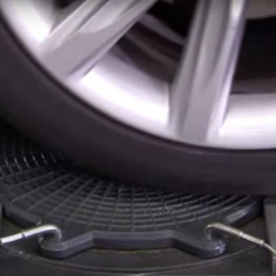 колесо на стенде сход-развала