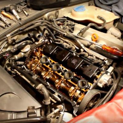 мотор со снятой клапанной крышкой