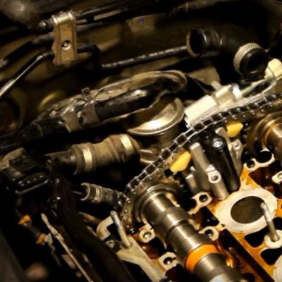 мотор со снятой клапанной крышкой