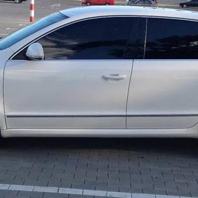 белый бизнес седан Шкода